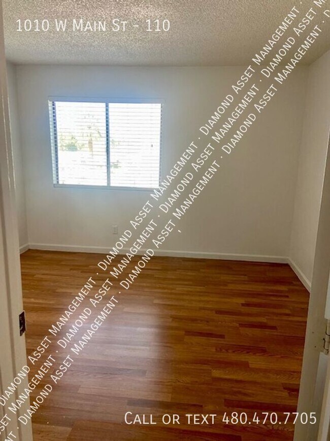 Foto del edificio - Looking to save some money? Come check out...