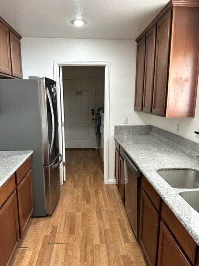 Building Photo - Spacious 3 bedroom home in Spring Creek wi...
