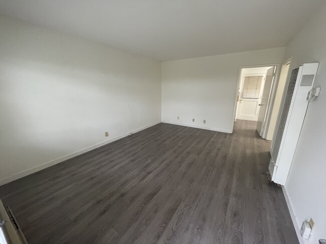 Building Photo - 426 S Los Robles Ave