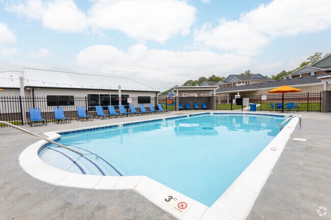 Piscina - Crestwood Commons