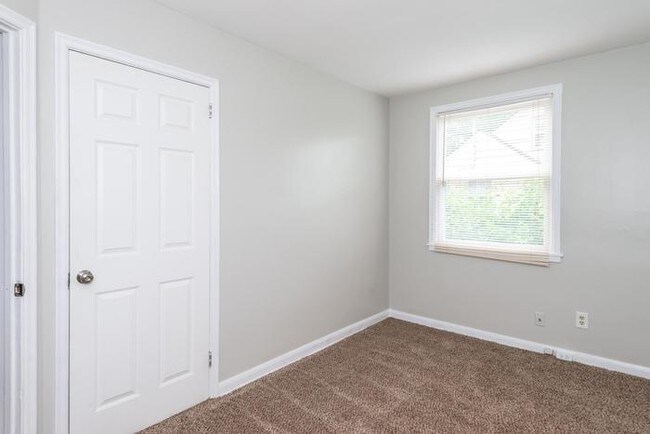 Building Photo - 517 Carrlands Dr