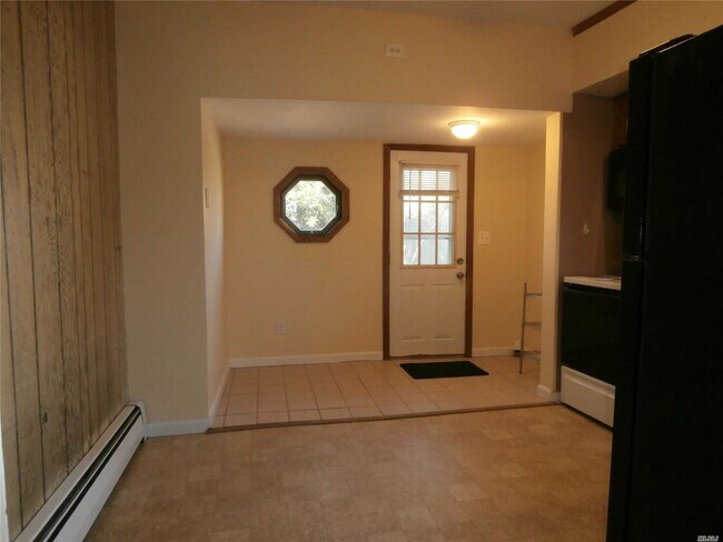 Building Photo - 21 Wills Ave