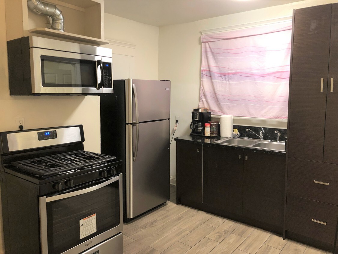 Kitchen - Dining - 2868 W 11th St