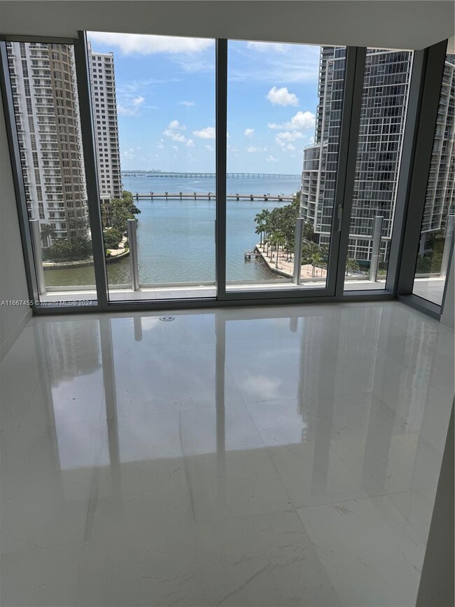 Foto del edificio - 300 Biscayne Blvd Way