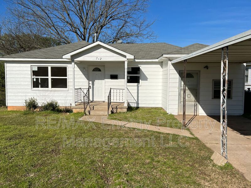 Primary Photo - 712 N Pennsylvania Ave