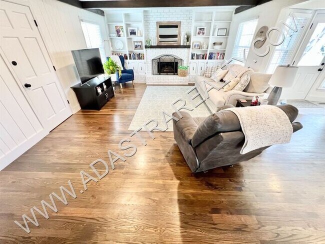 Foto del edificio - Gorgeous Updated 4 Bedroom/3 Bath Home in ...