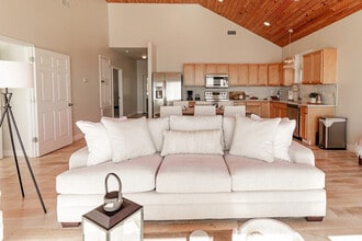 Building Photo - 6717 Belle Fontaine Dr