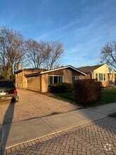 Building Photo - 608 Lavergne Ave