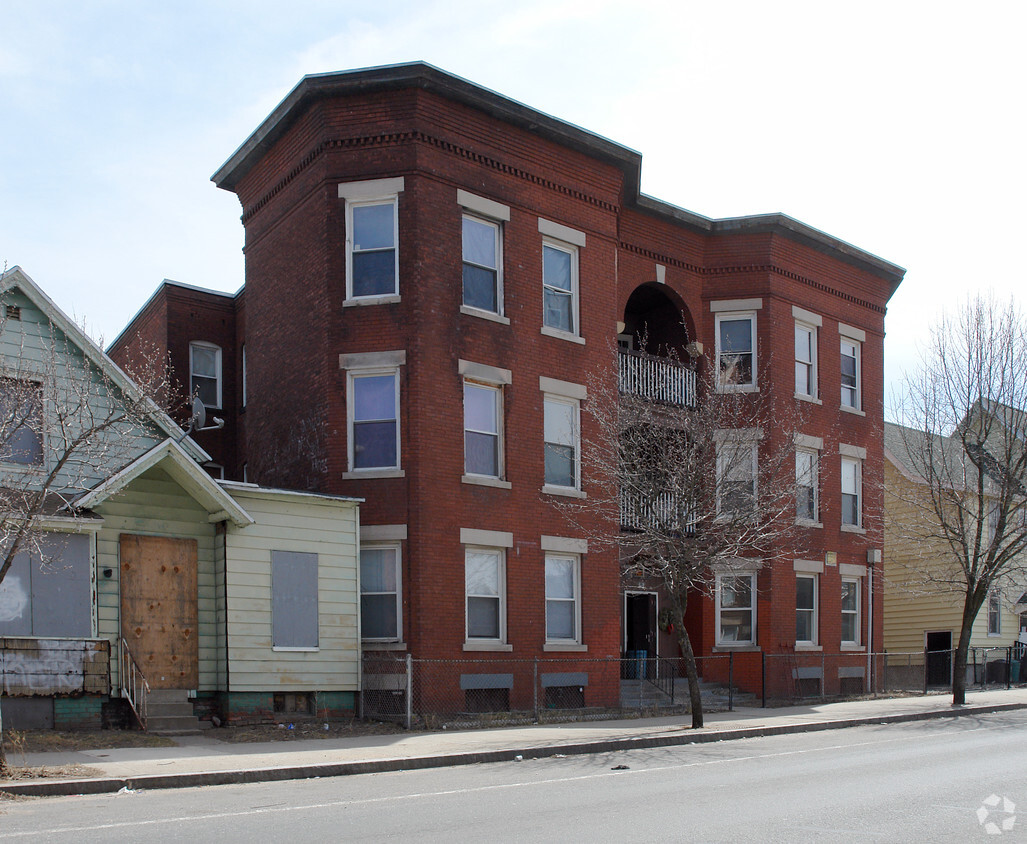 Building Photo - 104-106 Beech St