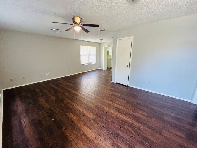 Building Photo - 324 Mill Creek Cir