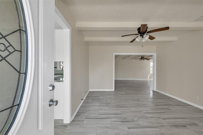 Foto del edificio - 1013 Twin Oaks St