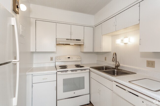 Studio, 1BA - 580 SF - 3000 Grand Apartments