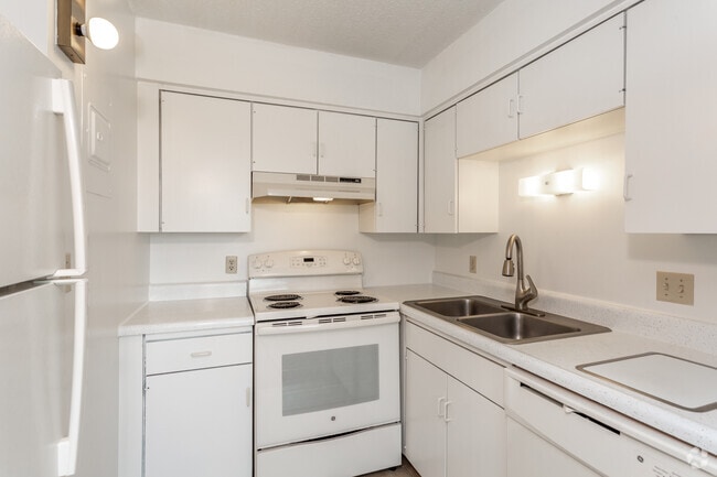 Studio, 1BA - 580 SF - 3000 Grand Apartments