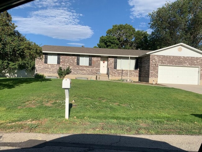 Building Photo - 12774 Southwillow Dr
