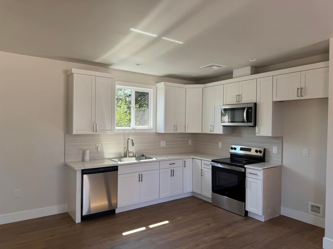 Foto principal - Brand New Home (ADU) for Rent – Rancho Cor...