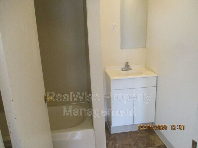 Foto del edificio - 707 NE 6th St