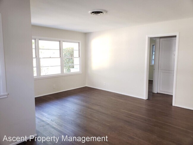 Foto del edificio - 3 br, 1 bath House - 266 G Ave.