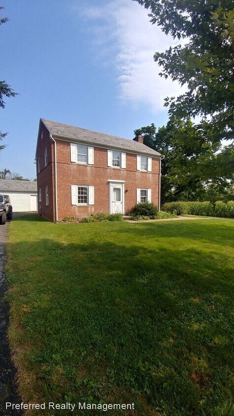 Foto principal - 1867 Donegal Springs Rd