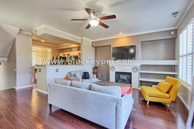 Foto del edificio - 3 Bed, 2.5 Bath Townhome in Hillsboro Near Quatama Park and Intel's Ronler Acres Campus