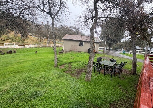 Foto del edificio - 13600 Pino Ct