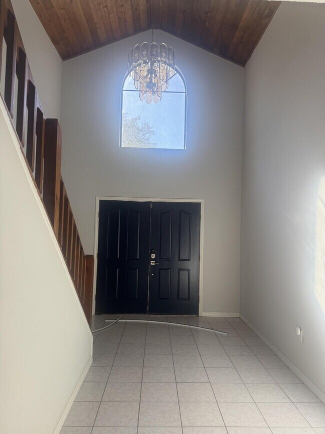 Building Photo - Beautiful Country Home on 1.76 Acres — No HOA, No Deed Restrictions!