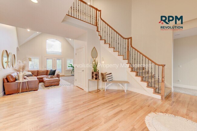Building Photo - Mountain Luxury With City Convenience