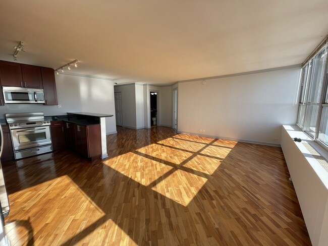 Foto del edificio - 655 W Irving Park Rd