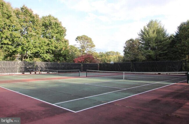 Foto del edificio - 9801 Burke Pond Ln