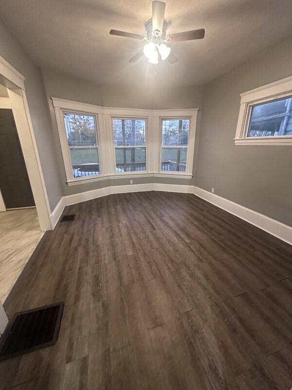 Foto del edificio - 9415 Edmunds Ave