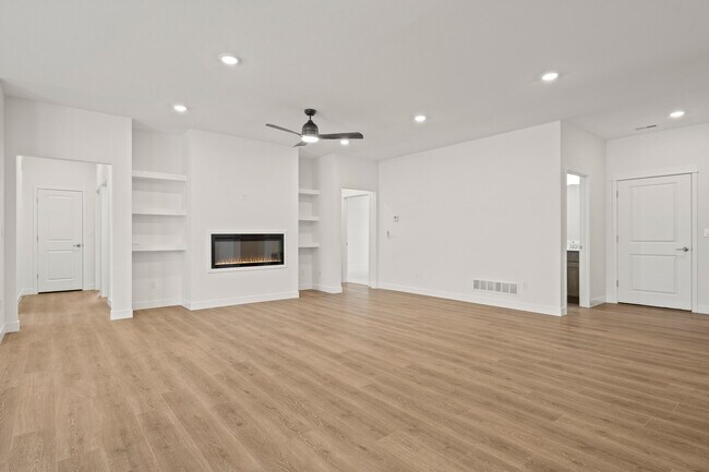 Building Photo - 6325 Murano Way