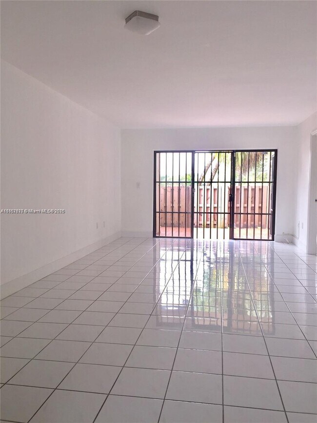 Foto del edificio - 290 W Park Dr