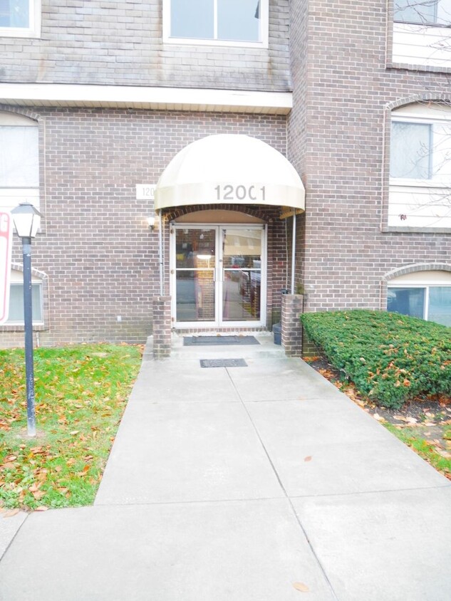 Foto principal - One Bedroom, 2nd Floor Unit- Reisterstown, MD