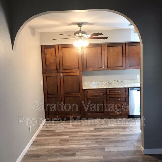 Building Photo - 848 N Stapley Dr