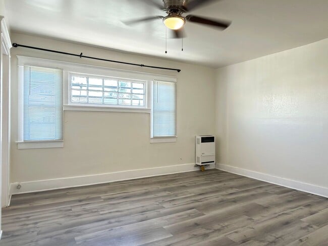Foto del edificio - **519 E 17th St Long Beach** Upstairs 2 bedroom 1 bath** 2 weeks free OAC**
