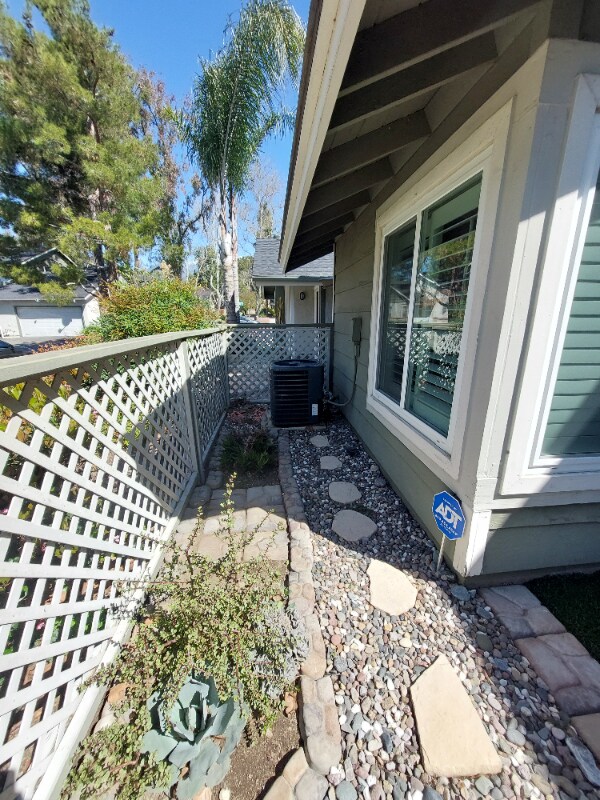 Building Photo - 8813 Applewood Dr