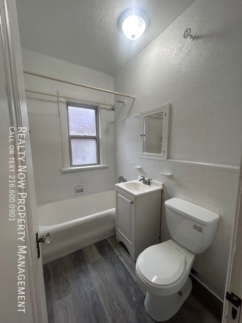 Building Photo - 2976 S Moreland Blvd