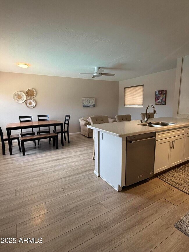 Foto del edificio - 6213 E Earll Dr