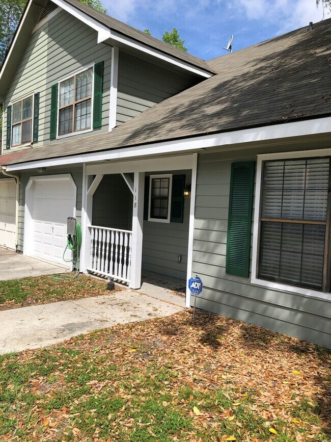 Building Photo - 118 Holland Park Cir