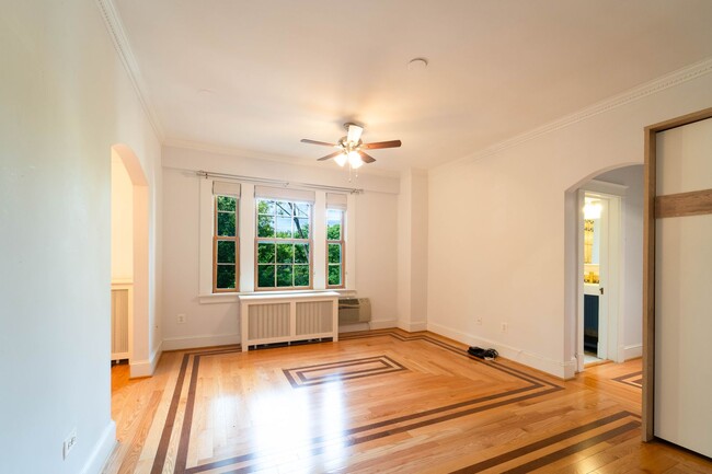 Building Photo - Beautiful Efficiency in Kalorama / Dupont ...