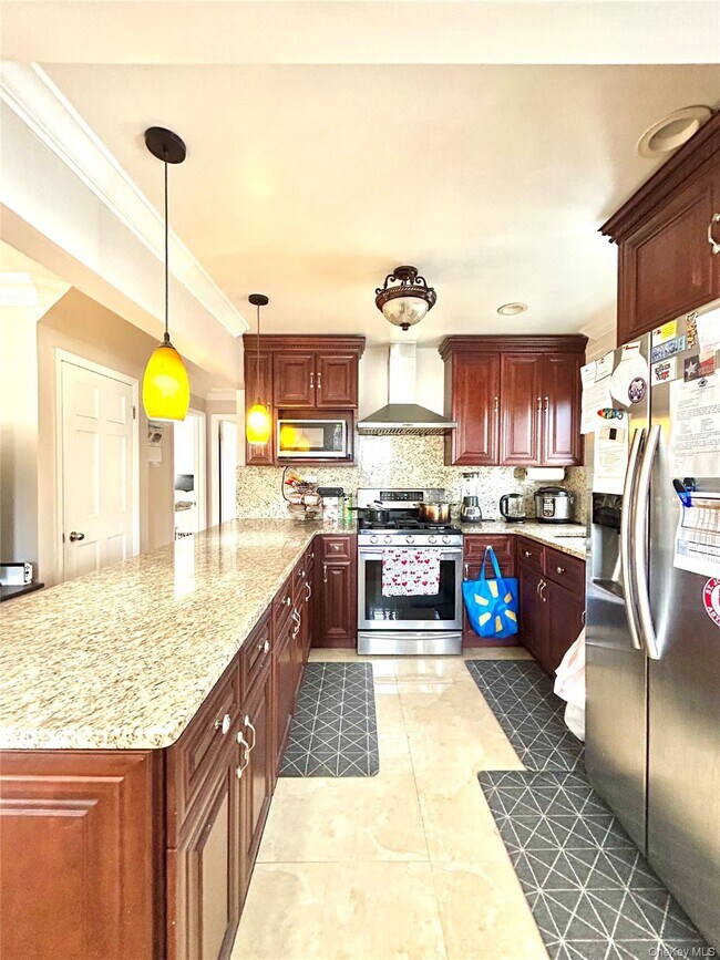 Building Photo - 745 S Oyster Bay Rd