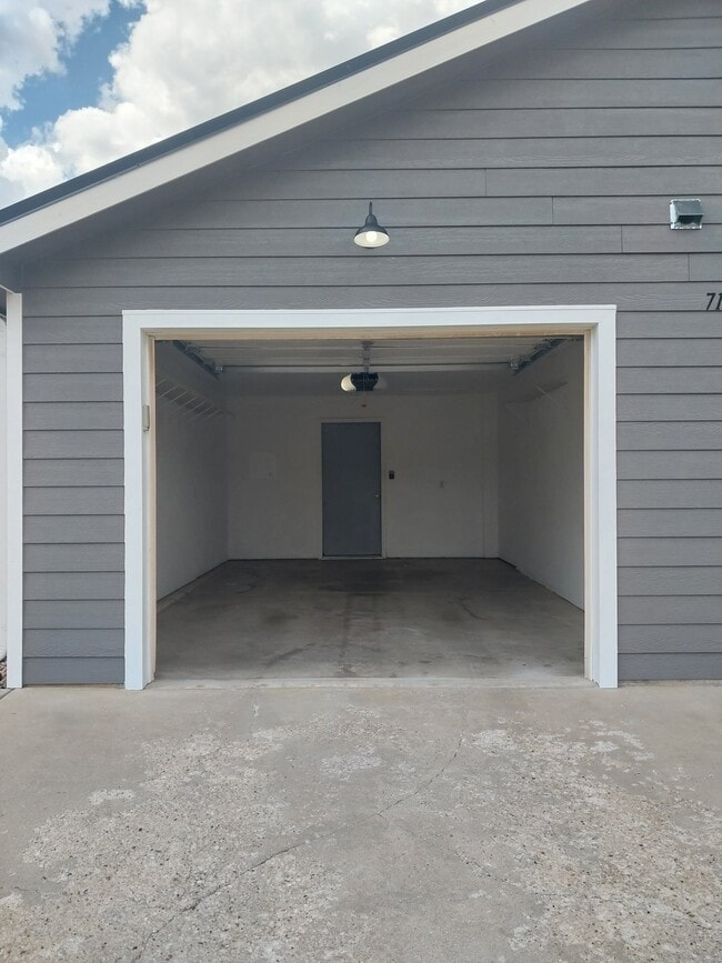 Building Photo - 714 Willis Ave