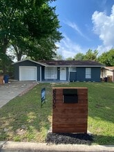 6805 Dubuque Ln