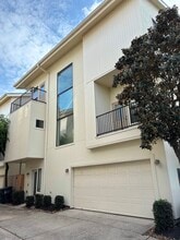 Building Photo - 1510 W 26th St