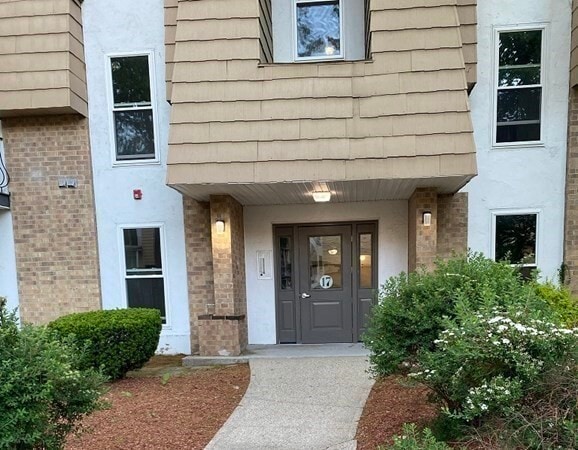 Foto del edificio - 17 Shadowbrook Ln