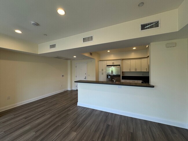 Building Photo - 14934 Burbank Blvd