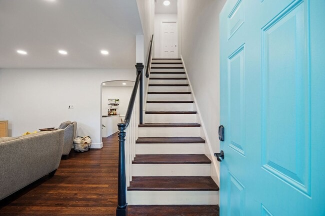 Building Photo - Beautiful 4 Bedroom Home off Of Cutshaw Ave! ***Available Early August 2026***