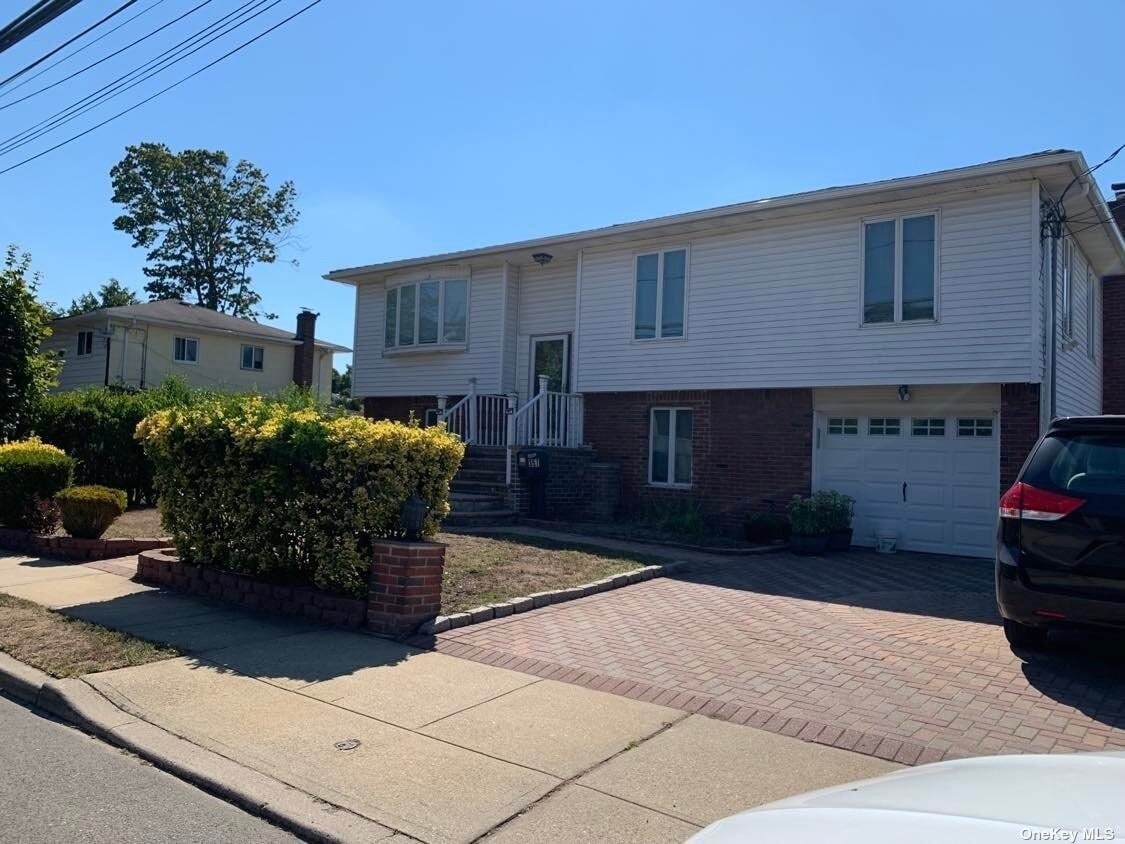 357 E Hoffman Ave, Lindenhurst, NY 11757 House Rental in Lindenhurst