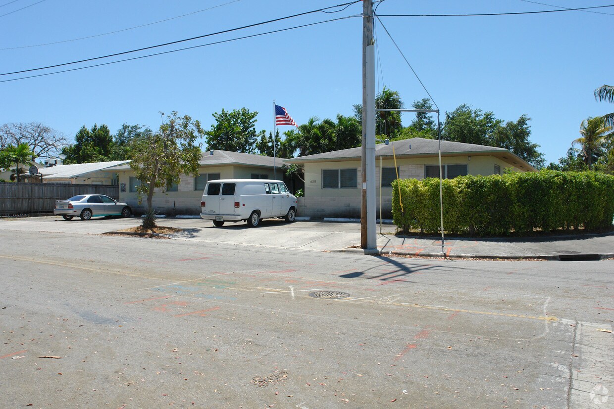 Foto del edificio - 420 NE 76th St