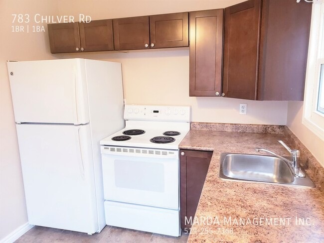 Building Photo - SPACIOUS 1+ BED/1BATH MAIN FLOOR UNIT IN W...