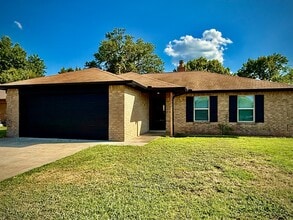 Building Photo - 1301 W Waco St